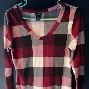 Long sleeve sweater-type shirt